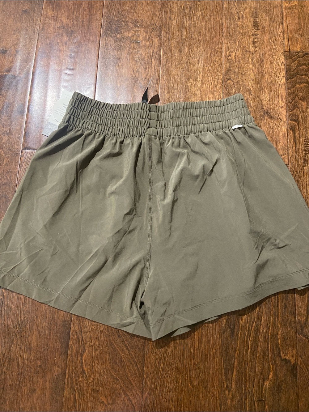 Vuori Villa Shorts Oregano green color SZ M - Picture 6 of 7